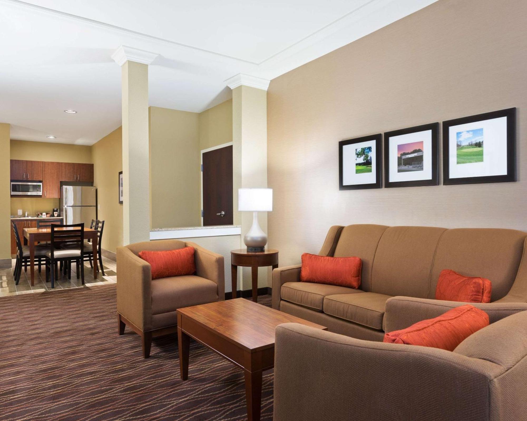 คอมฟอร์ต สวีทส์ Hotel ดูบัวส์ ภายนอก รูปภาพ